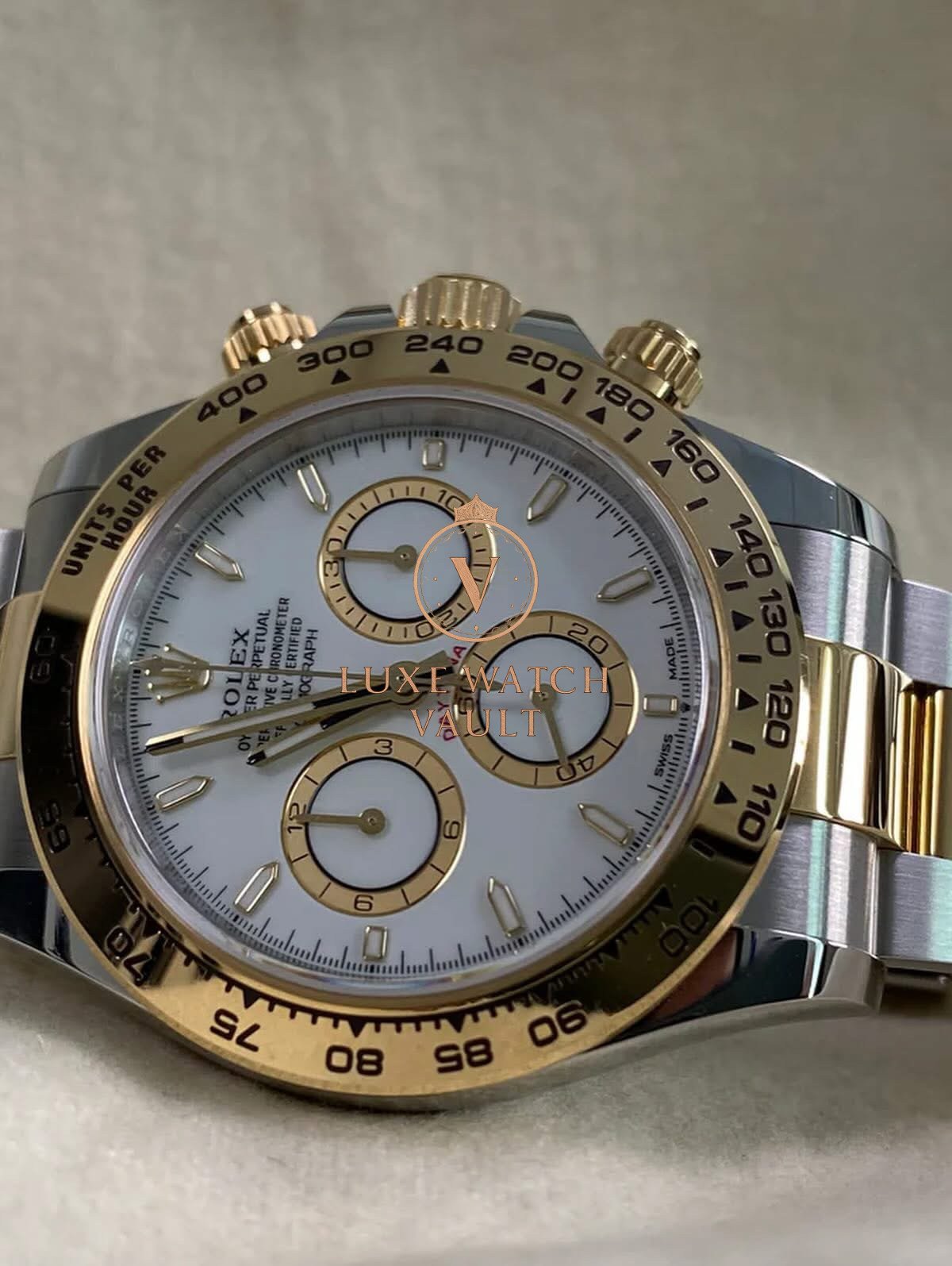 Yellow Gold Rolesor Cosmograph Daytona - Image 10
