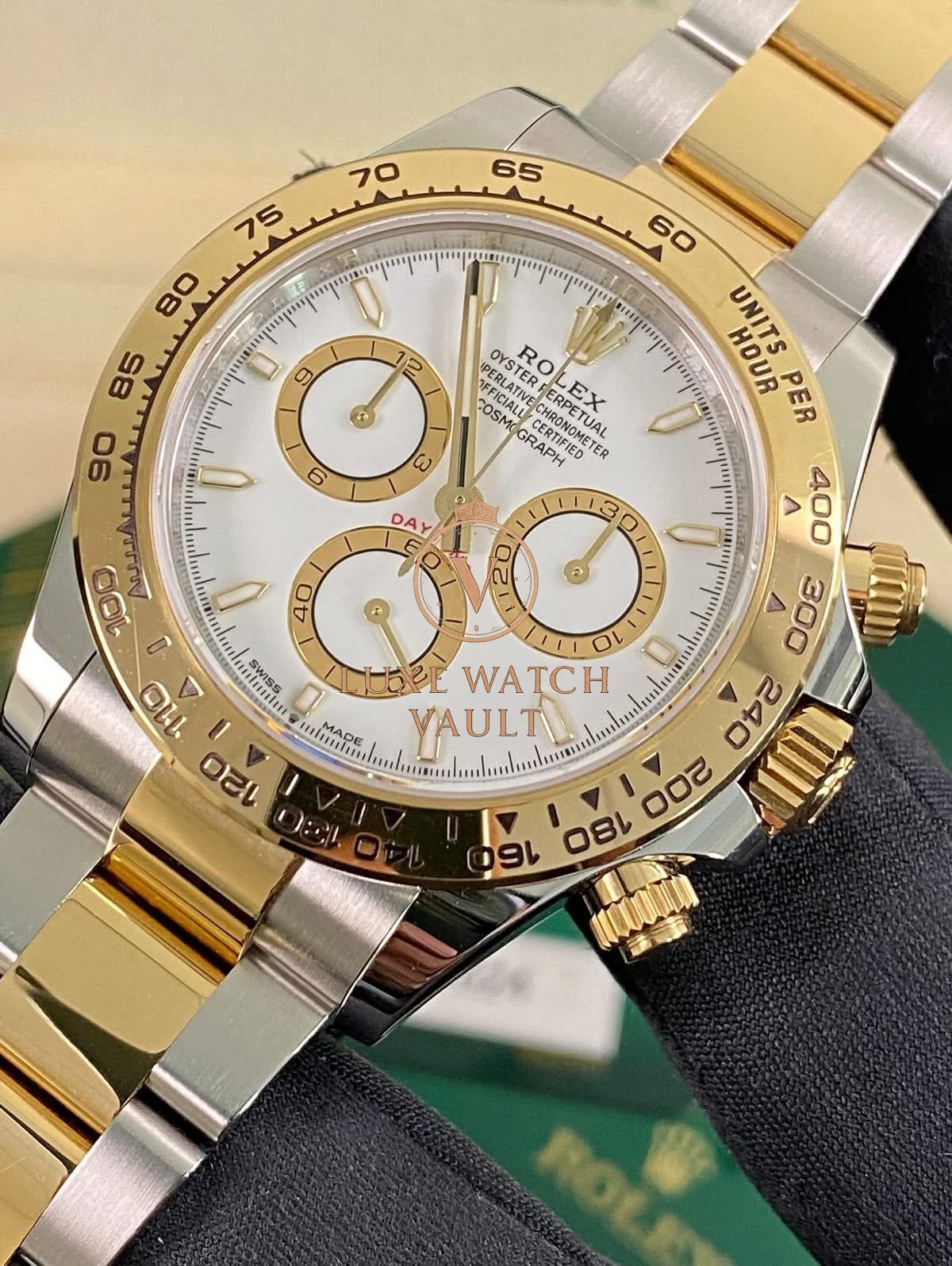 Yellow Gold Rolesor Cosmograph Daytona - Image 12