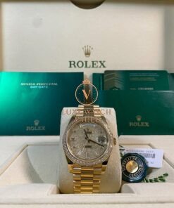 Rolex Yellow Gold Day-Date 40 -Diamond-set Bezel Pave Dial